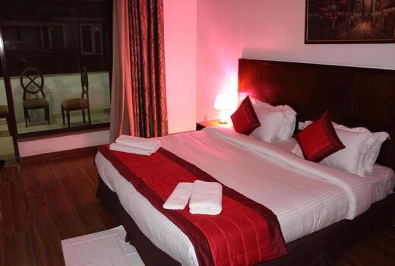 Lime Tree Hotel Sushant Lok Gurgaon Sector 29 Next To Iffco Chowk Metro Kültér fotó