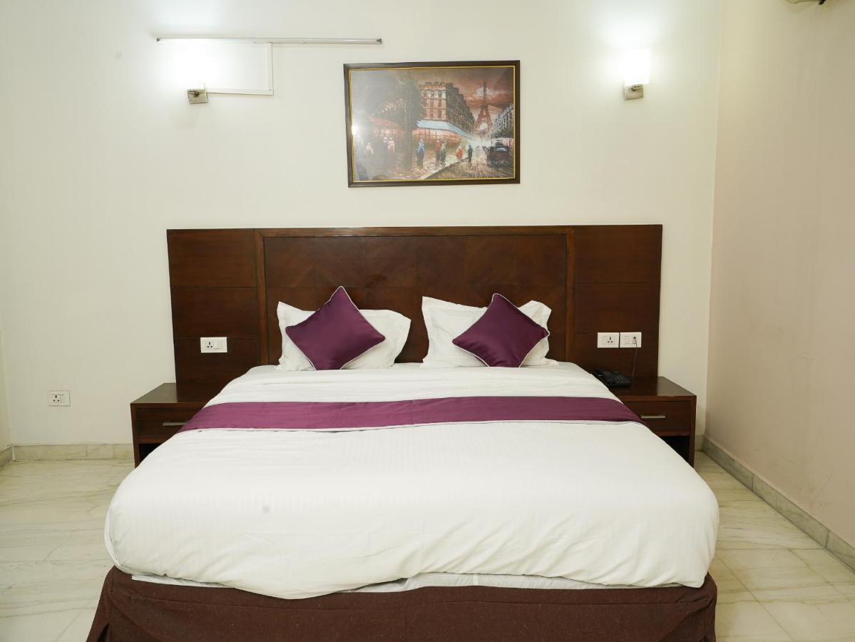 Lime Tree Hotel Sushant Lok Gurgaon Sector 29 Next To Iffco Chowk Metro Kültér fotó