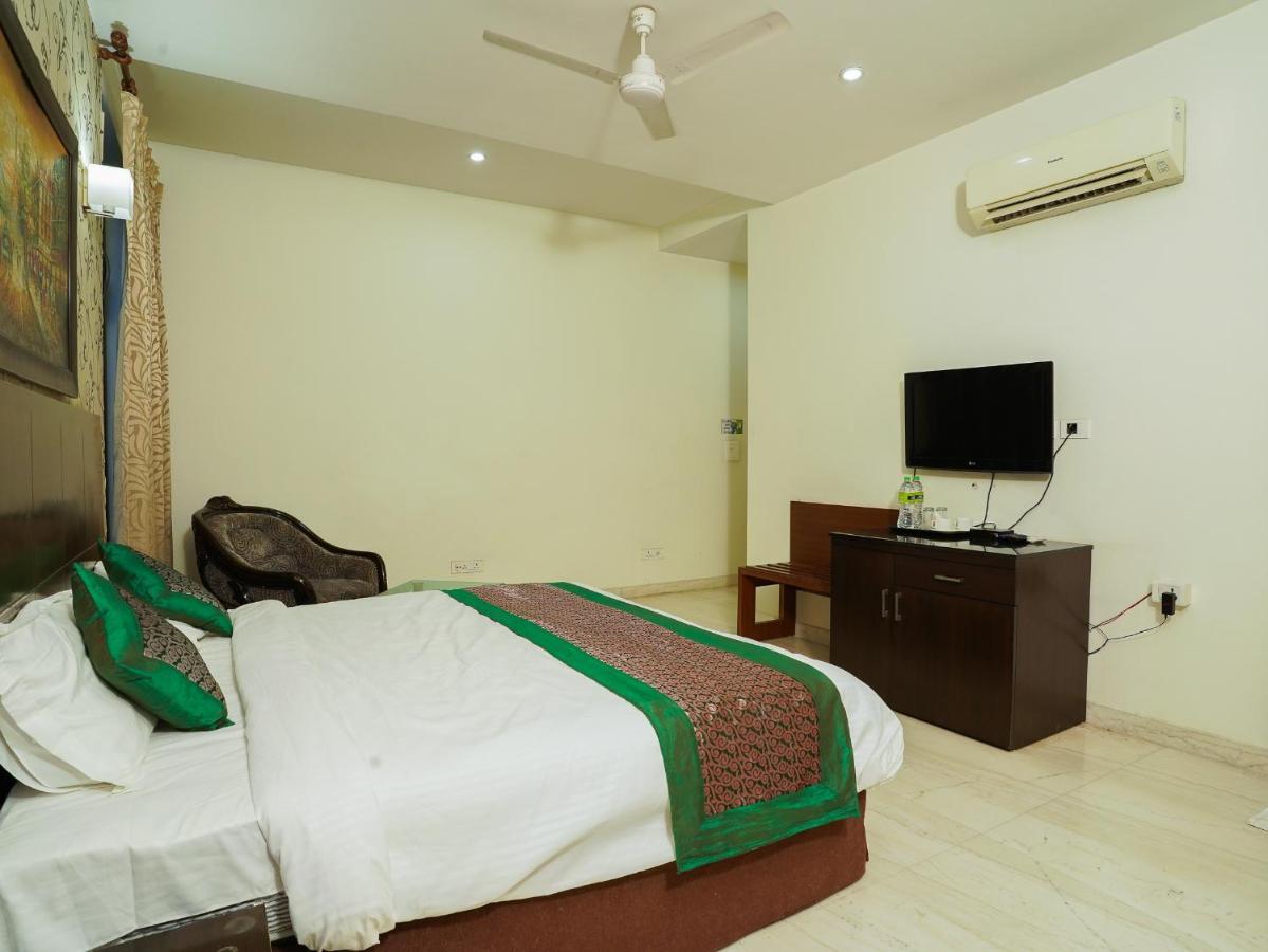 Lime Tree Hotel Sushant Lok Gurgaon Sector 29 Next To Iffco Chowk Metro Kültér fotó