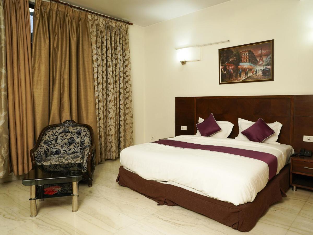Lime Tree Hotel Sushant Lok Gurgaon Sector 29 Next To Iffco Chowk Metro Kültér fotó