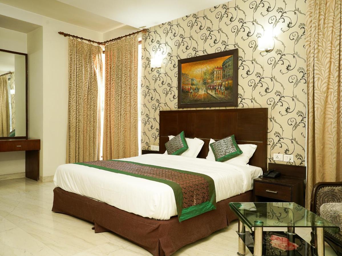 Lime Tree Hotel Sushant Lok Gurgaon Sector 29 Next To Iffco Chowk Metro Kültér fotó
