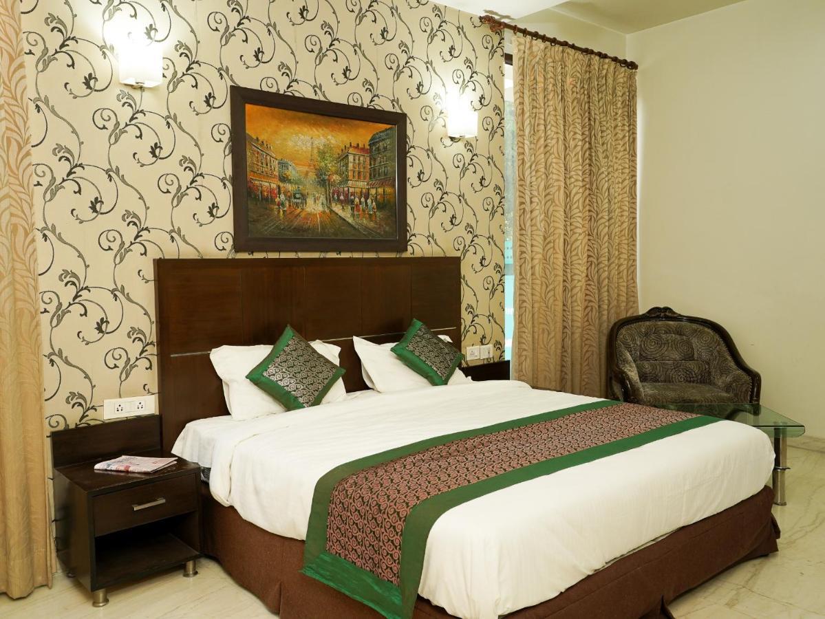 Lime Tree Hotel Sushant Lok Gurgaon Sector 29 Next To Iffco Chowk Metro Kültér fotó