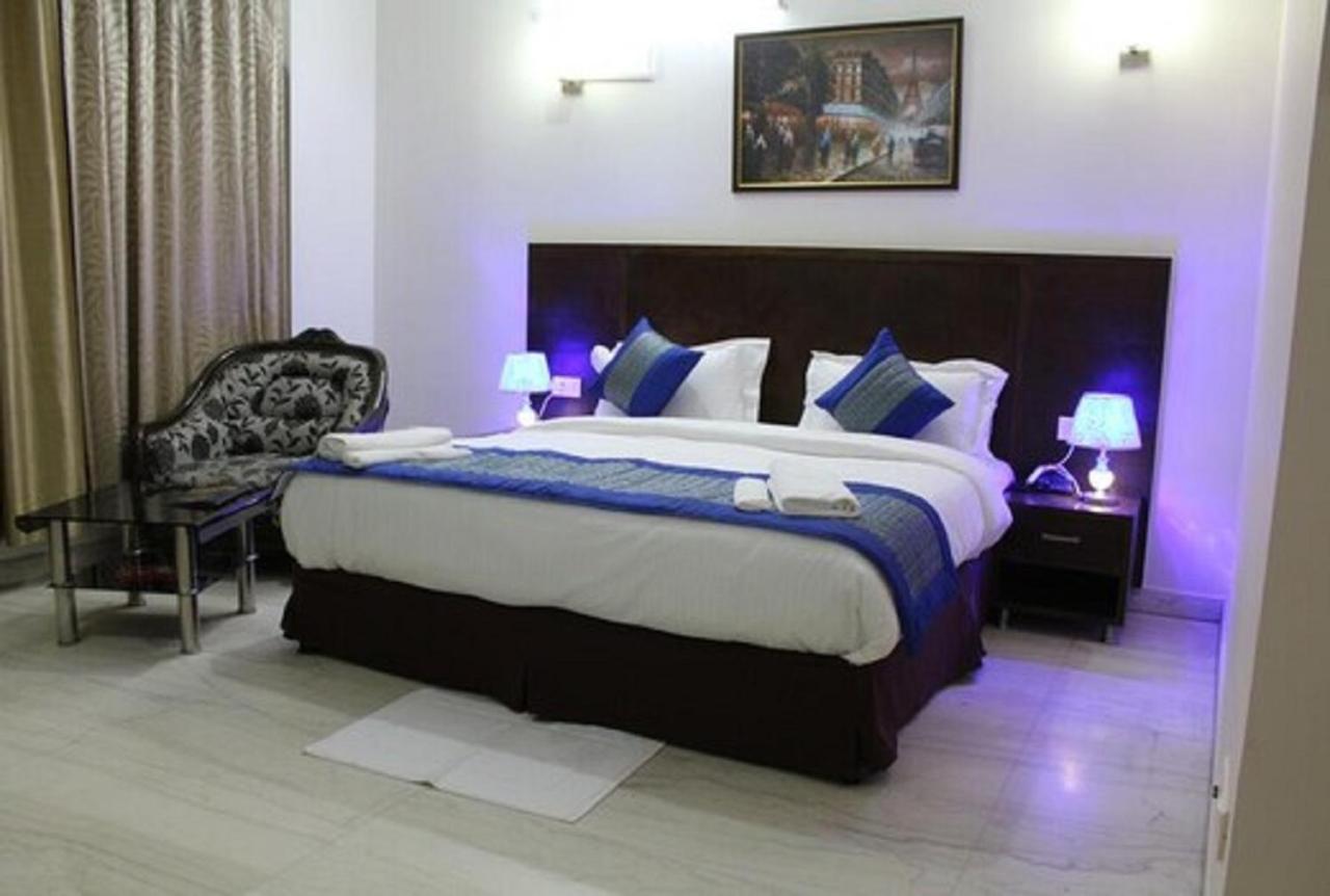 Lime Tree Hotel Sushant Lok Gurgaon Sector 29 Next To Iffco Chowk Metro Kültér fotó