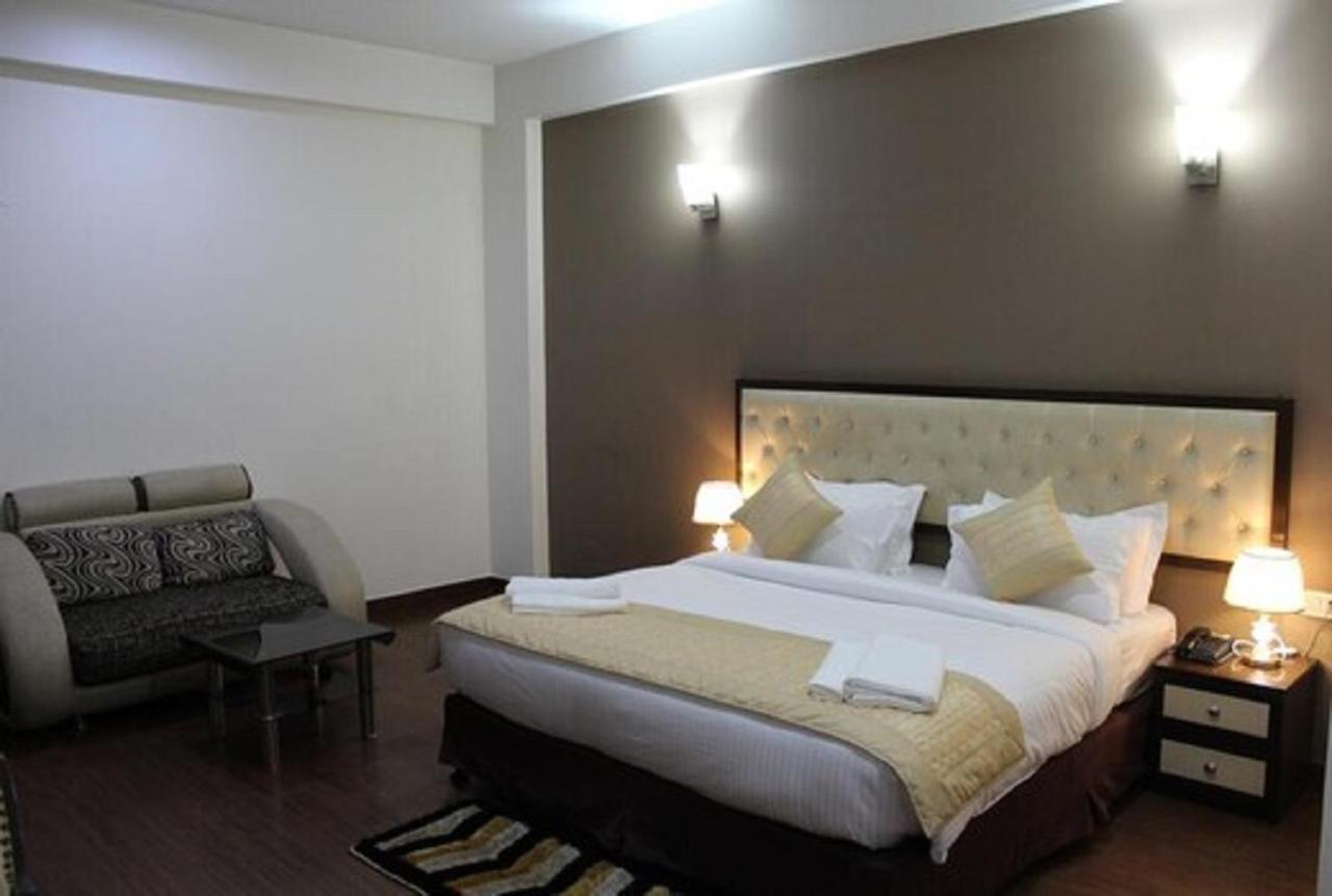 Lime Tree Hotel Sushant Lok Gurgaon Sector 29 Next To Iffco Chowk Metro Kültér fotó