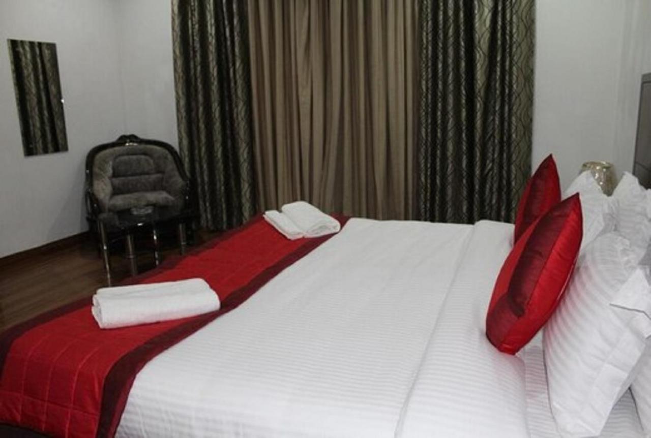 Lime Tree Hotel Sushant Lok Gurgaon Sector 29 Next To Iffco Chowk Metro Kültér fotó