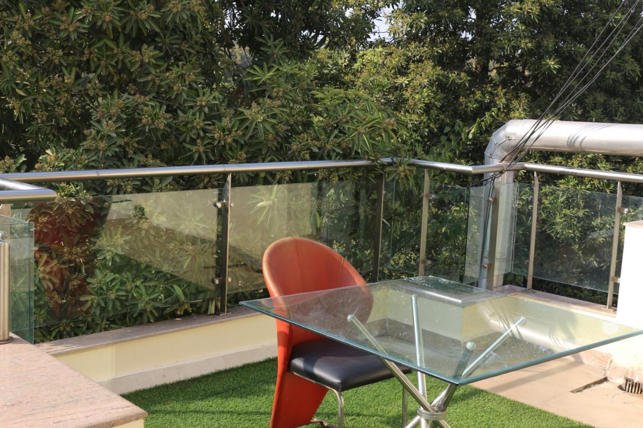 Lime Tree Hotel Sushant Lok Gurgaon Sector 29 Next To Iffco Chowk Metro Kültér fotó