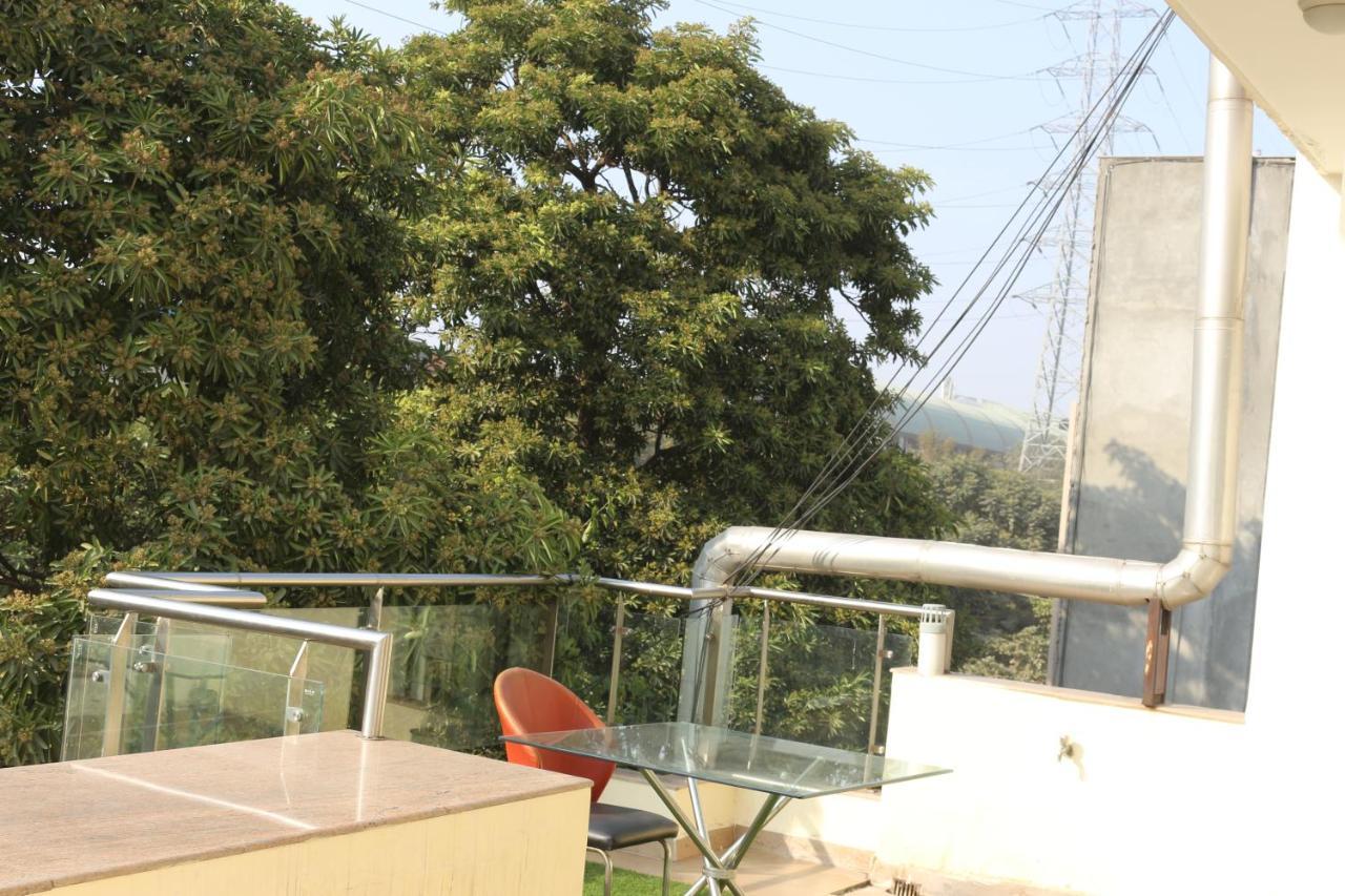 Lime Tree Hotel Sushant Lok Gurgaon Sector 29 Next To Iffco Chowk Metro Kültér fotó
