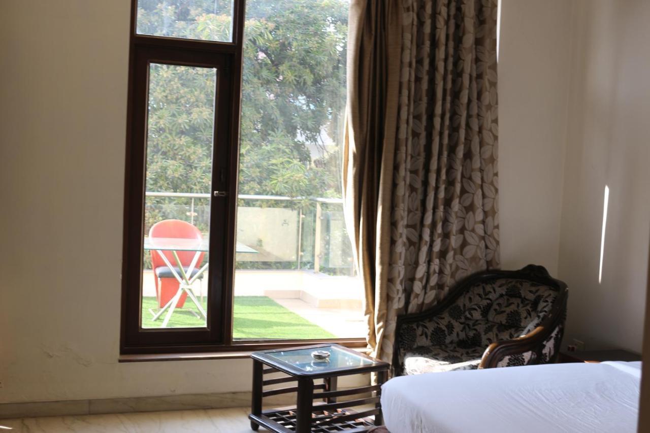 Lime Tree Hotel Sushant Lok Gurgaon Sector 29 Next To Iffco Chowk Metro Kültér fotó