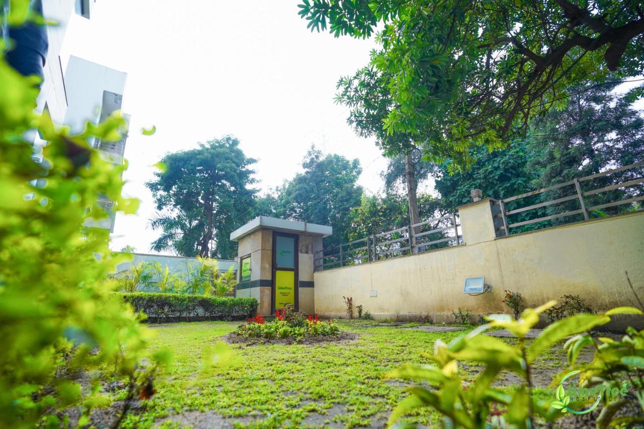 Lime Tree Hotel Sushant Lok Gurgaon Sector 29 Next To Iffco Chowk Metro Kültér fotó